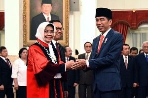 Presiden Jokowi Saksikan Pengambilan Sumpah Hakim Konstitusi Enny Nurbaningsih