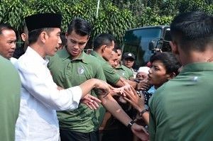 Para Wartawan Berikan Kejutan Pada Ulang Tahun Presiden Jokowi