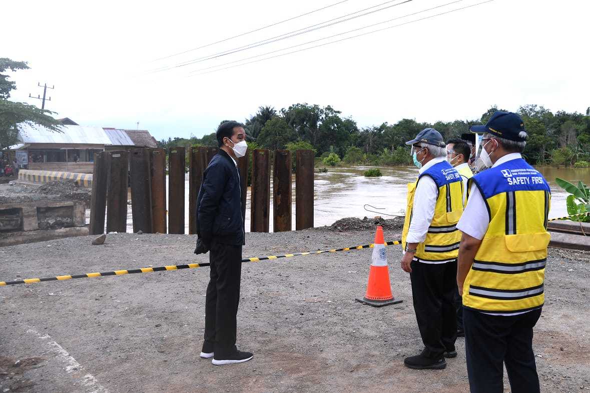 Presiden Instruksikan Menteri PUPR Segera Perbaiki Kerusakan Infrastruktur Jembatan Akibat Banjir di Kalsel.
