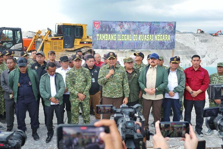 Menhan Sjafrie Tegaskan Penegakan Hukum dalam Penertiban Tambang Ilegal di Bangka Tengah
