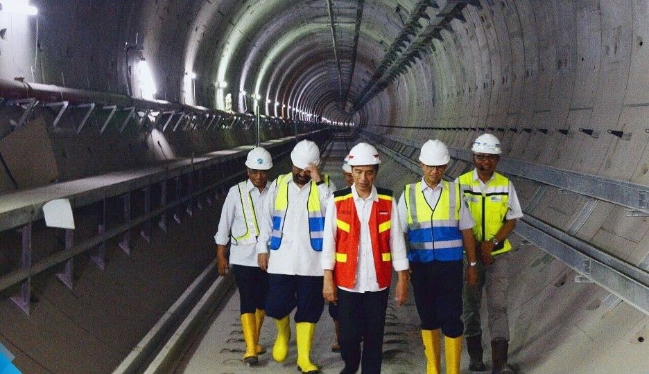 Presiden Jokowi Targetkan MRT Dioperasikan Komersial Maret 2019