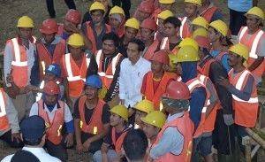 Presiden Jokowi Ingin Masyarakat Ikut Kerjakan Proyek-Proyek di Daerah