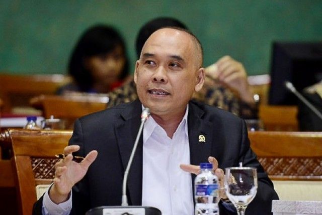 Menanggapi Pemberlakuan Pembatasan Kegiatan Masyarakat (PPKM) Jawa-Bali pada 11-25 Januari 2021, Anggota Komisi XI DPR RI Heri Gunawan (Hergun) menyatakan kebijakan PPKM merupakan keputusan yang sulit