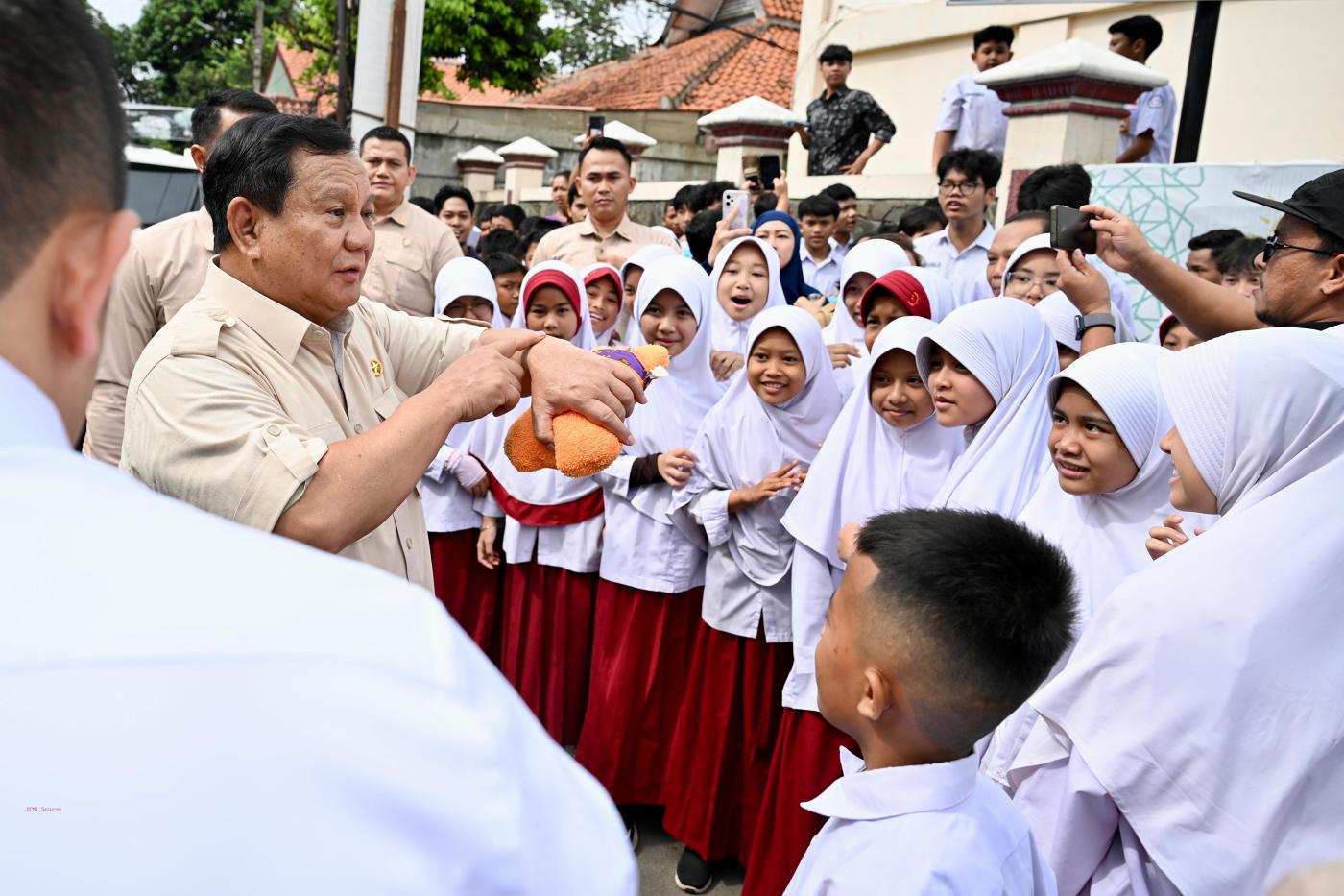 Presiden Prabowo Tinjau Program MBG di Bogor, Tegaskan Komitmen untuk Anak Bangsa