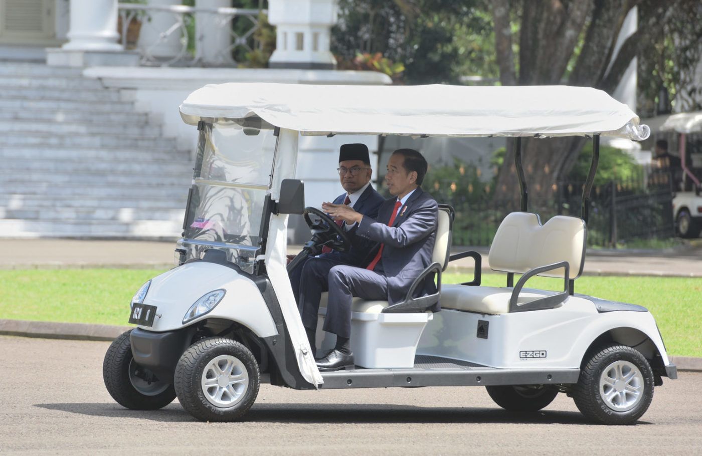 PM Anwar Ibrahim Akui Indonesia Punya Tempat Khusus di Hatinya  