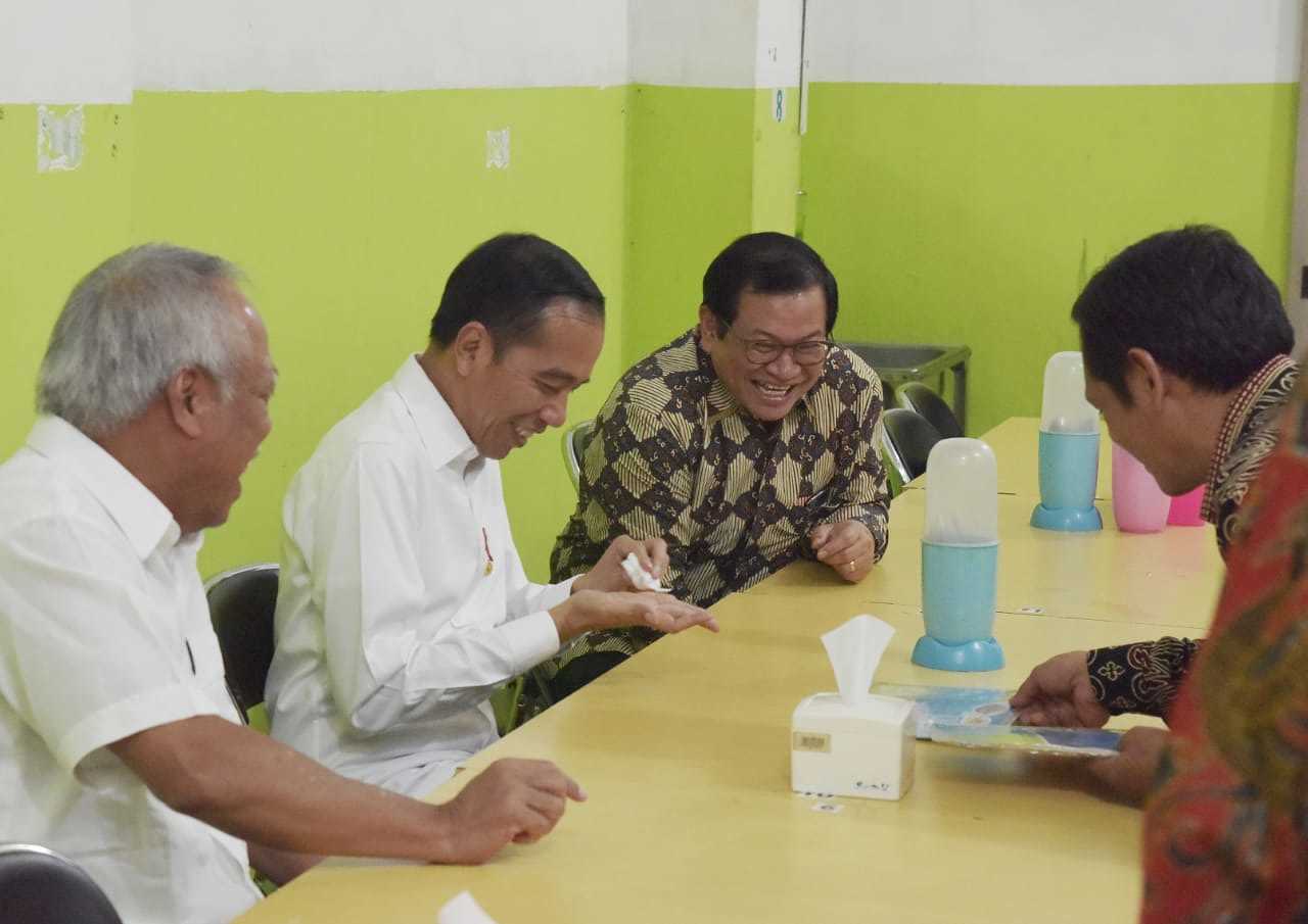 Presiden Jokowi Nikmati Makan Seafood dan Sambal Buatan Gubernur Kaltara