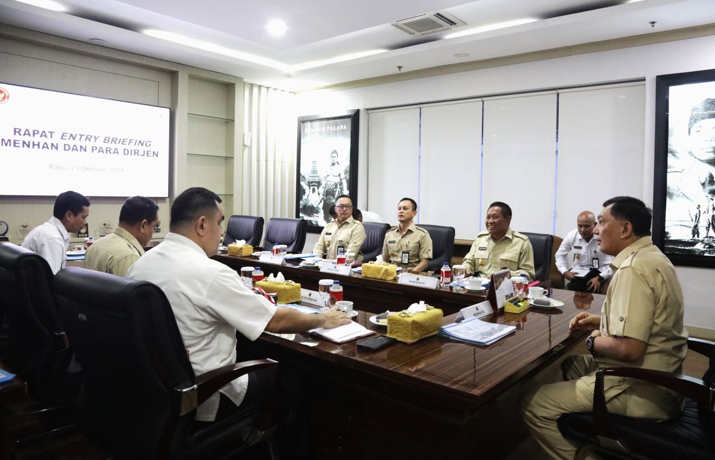 Menhan Sjafrie Pimpin Rapat Entry Briefing Bersama Pejabat Eselon I Kemhan