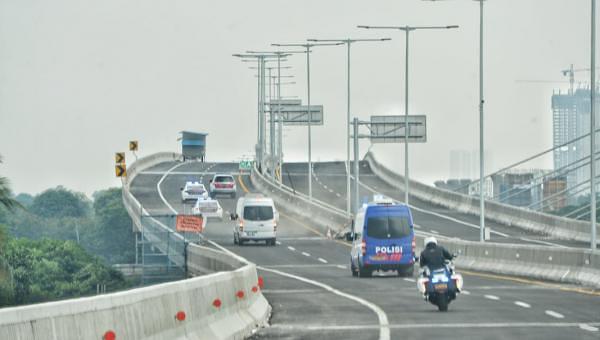 Khusus Untuk Kendaraan Golongan I, Jalan Tol Layang Jakarta-Cikampek Beroperasi 20 Desember