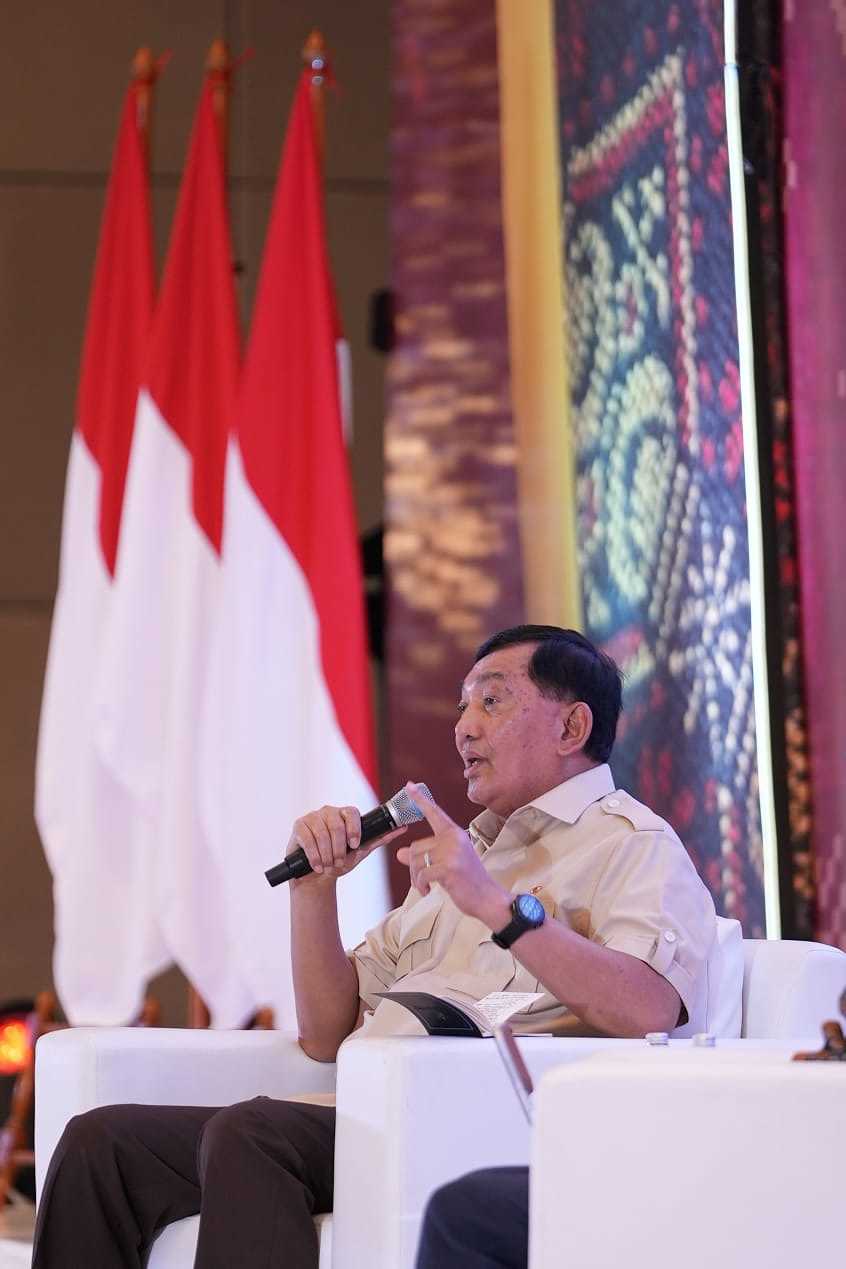 Di Forum OJK, Menhan Sjafrie Serukan Kolaborasi Nasional dan Pembenahan Sistem Pengelolaan SDA