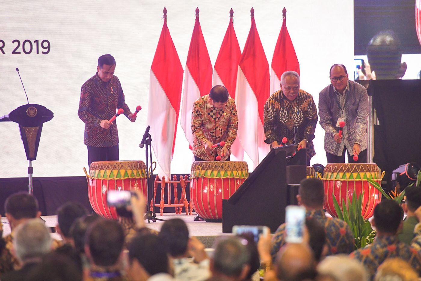 Harus Ciptakan Lapangan Kerja, Presiden Jokowi: Pembangunan Infrastruktur Jangan Gunakan Barang Impor