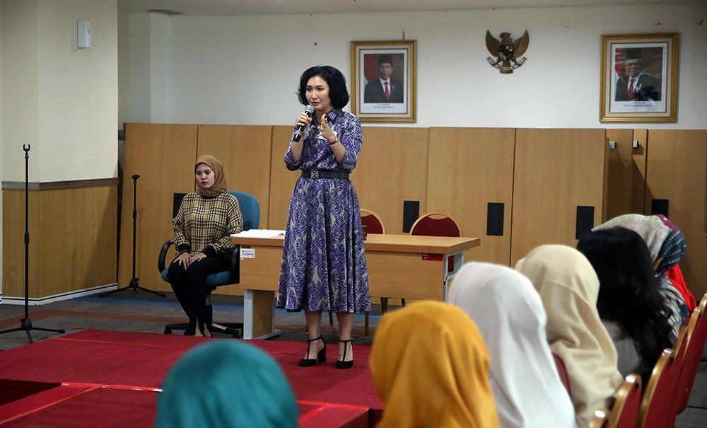 Istri Jajaran DPRD DKI Jakarta Dibekali Pelatihan Visual Poise dan Graces