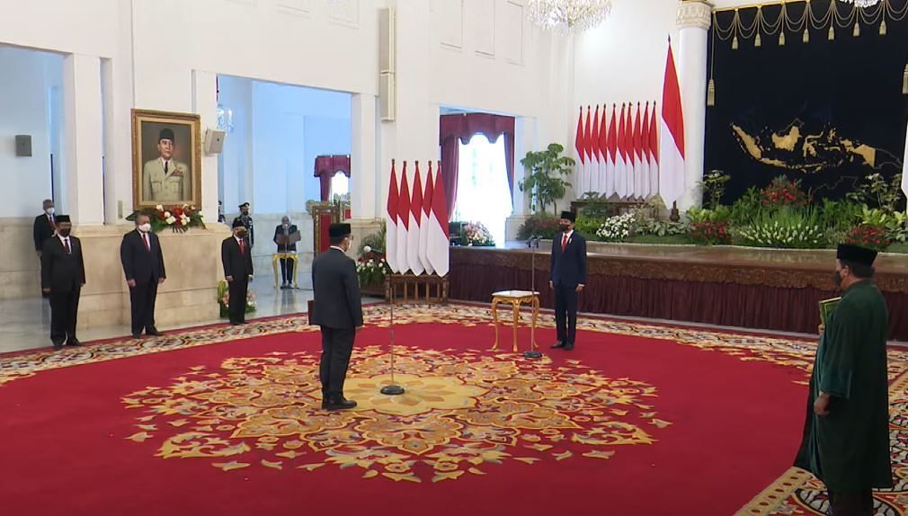 Presiden Jokowi Lantik 17 Duta Besar RI untuk Negara Sahabat .