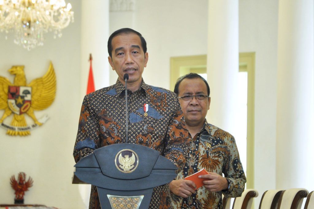 Cermati Masukan Masyarakat, Presiden Jokowi Minta Pengesahan RUU KUHP Ditunda  Sumber: https://setkab.go.id/cermati-masukan-masyarakat-presiden-jokowi-minta-pengesahan-ruu-kuhp-ditunda/