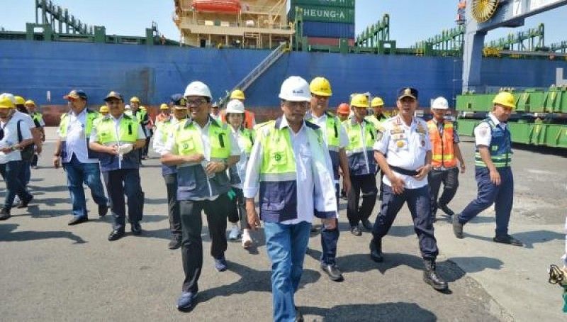 Pemerintah Targetkan Pelayanan di Pelabuhan Tanjung Priok Bisa Meningkat Jadi 8 TEUS Tahun Ini