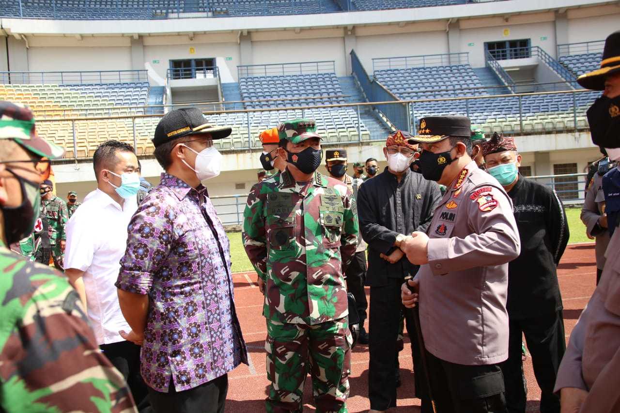 Dukung Program Presiden Panglima TNI dan Kapolri Tinjau Vaksinasi di Bandung