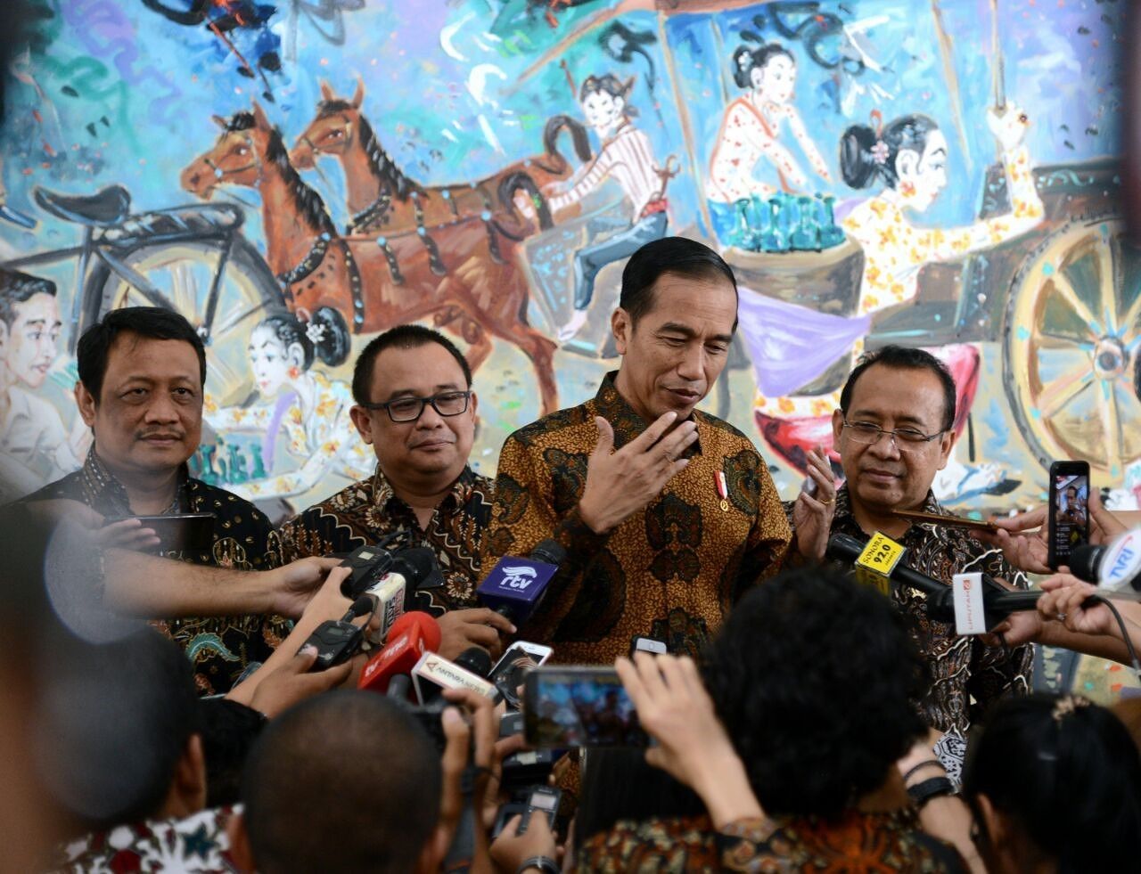 Presiden Jokowi Harap Tarif Tol untuk Transportasi Logistik Turun Secepatnya