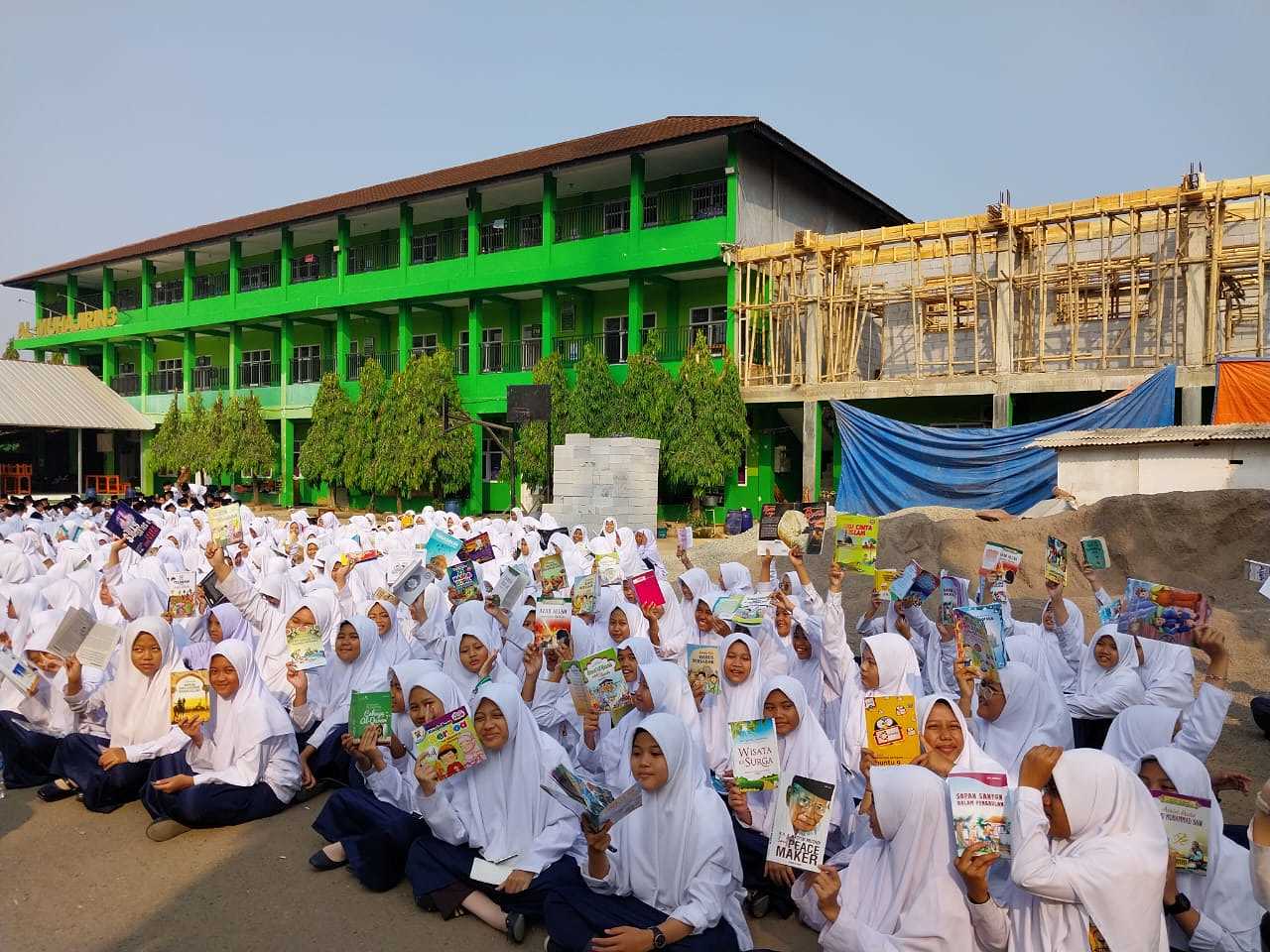 Gerakan Literasi Sekolah di SMP 3 Al-Muhajirin 