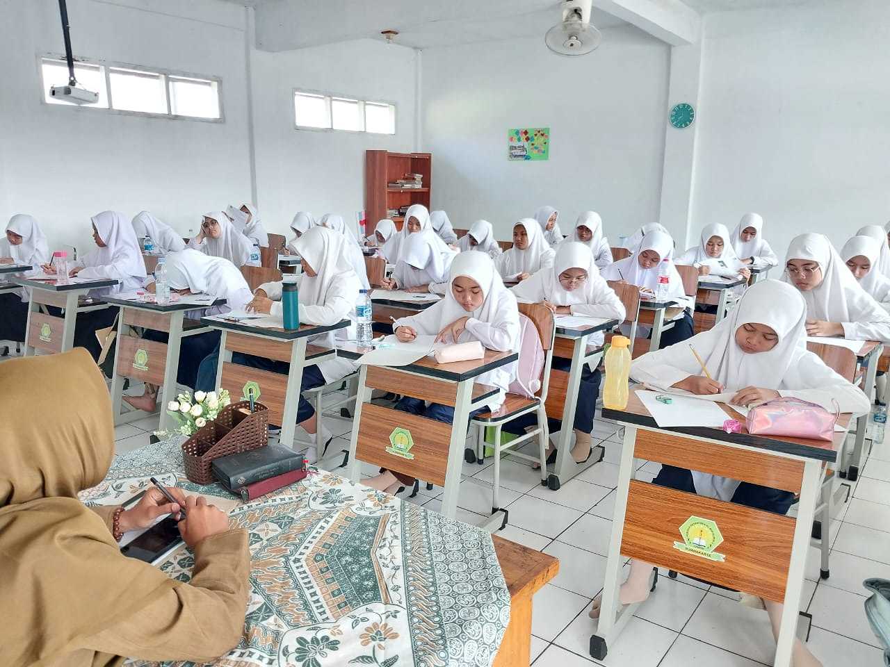 Penilaian Tengah Semester (PTS) SMP-SMK-SMA AL-MUHAJIRIN 3 Tahun Ajaran 2023-2024