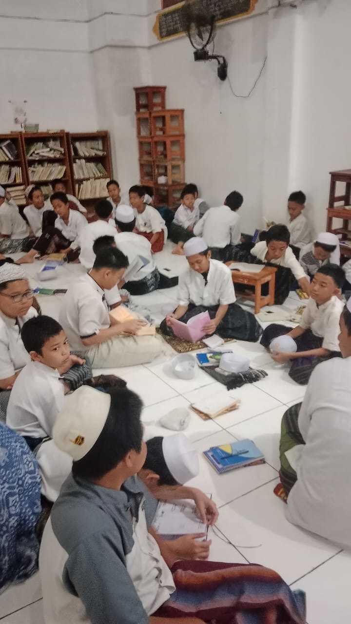 Belajar Bersama Santri Pondok Pesantren Al-Muhajirin 3 Persiapan Ujian Tengah Semester