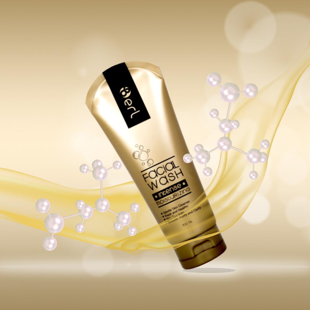 B ERL INTENSE LIGHTENING MOUSTURIZING FACIAL WASH MEMILIKI TEKSTUR YANG LEMBUT DI WAJAH