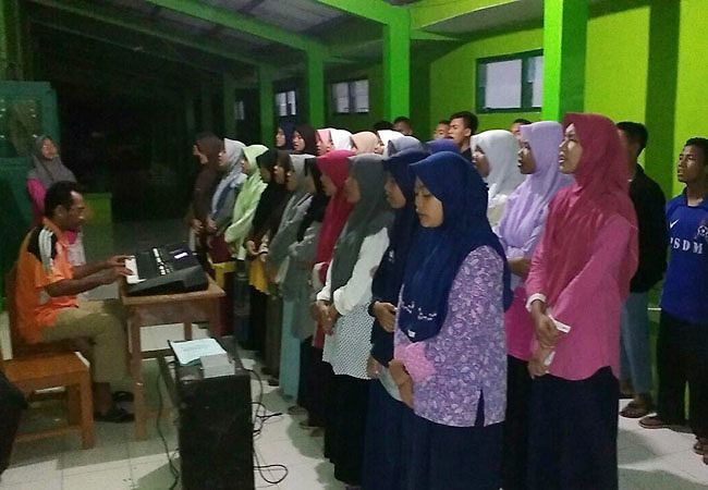 Latihan Koor Persiapan Haflatul Ikhtitam Alumni 19