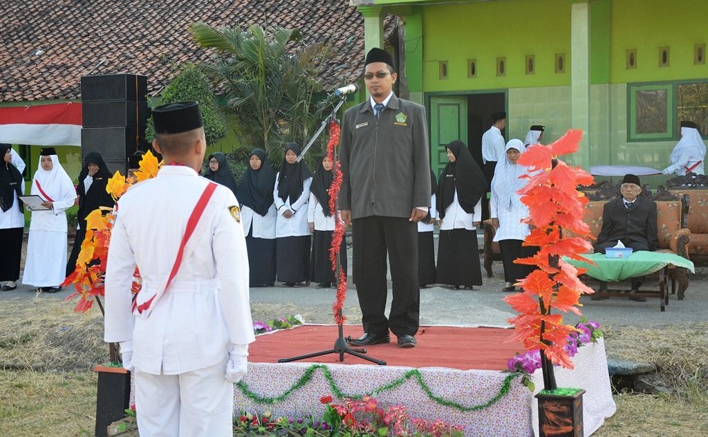 Santri Darul Mujahadah Kobarkan Semangat 17 Agustus