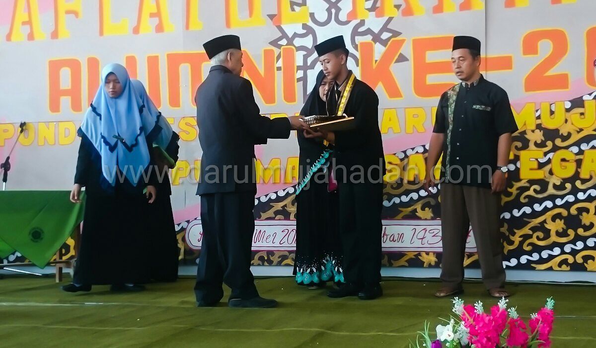 Darul Mujahadah Wisuda 33 Santri