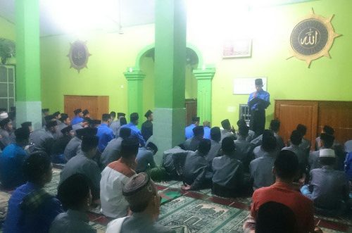 Ada Apa Usai Sholat Maghrib di Darul Mujahadah?