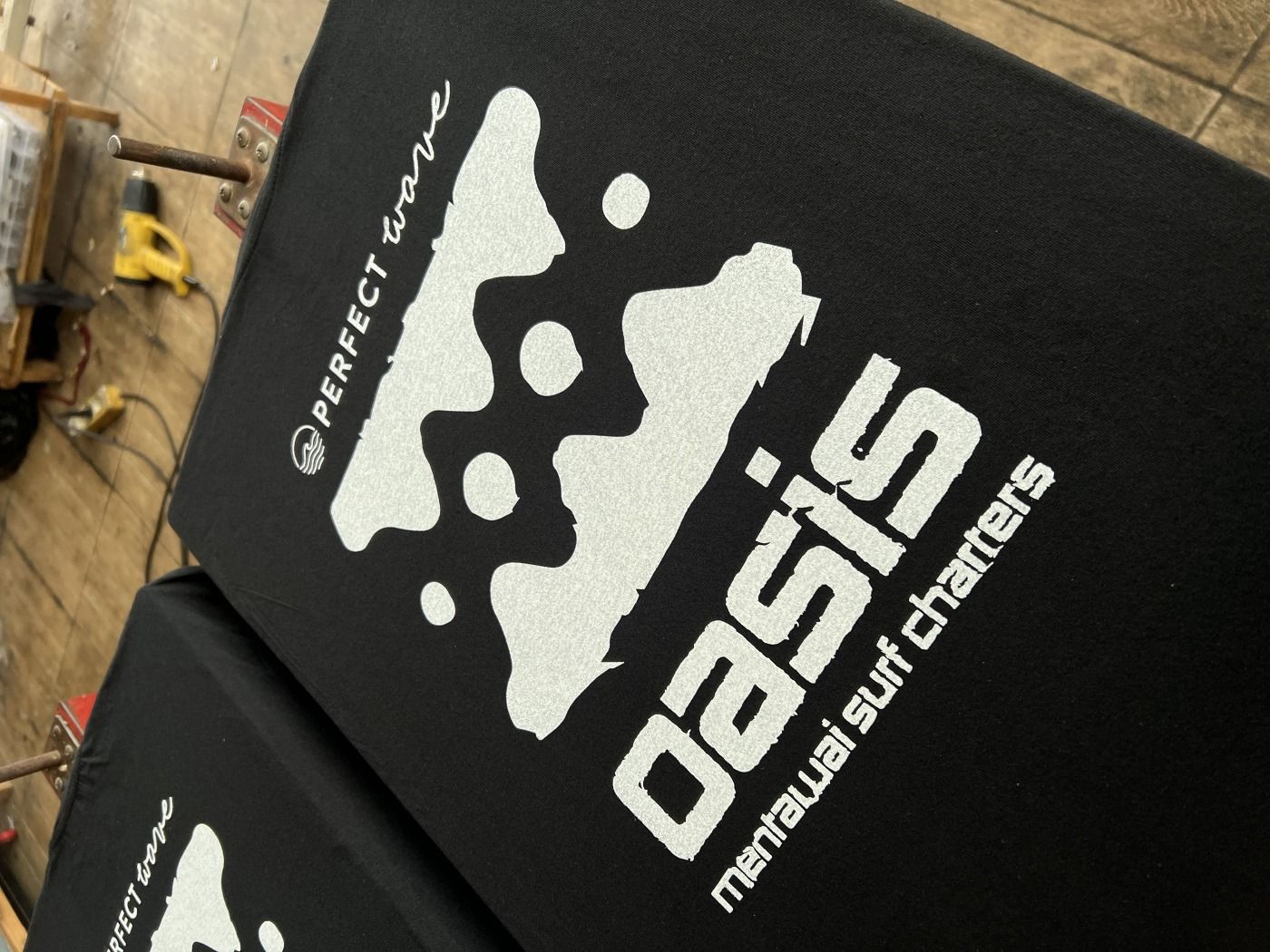Ini Alasan Kenapa Pinci Konveksi Selalu Dapat Repeat Order Sablon Manual dari Vendor hingga Bule Mentawai
