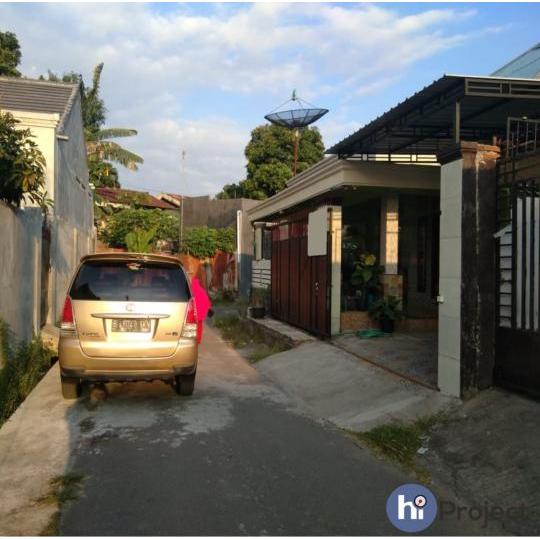 Rumah di lahan 2,55 Are dalam perumahan R055