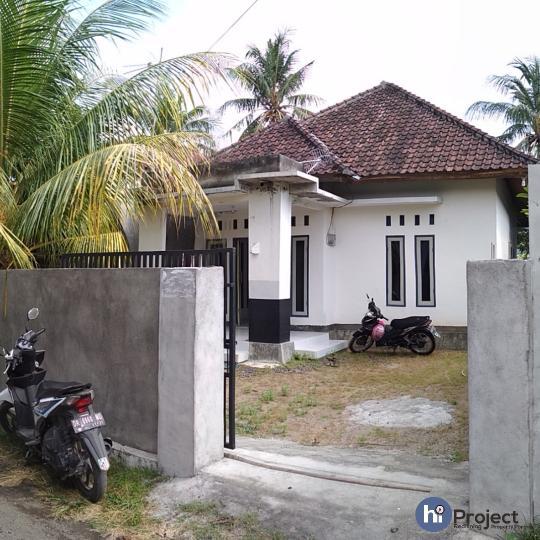 Rumah dengan 2 are lahan Sandik R060