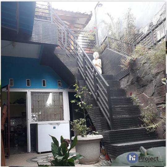Rumah dengan Berugak di lantai 2 R050