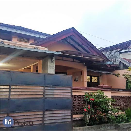 Rumah 2 lantai 4 kamar tidur di BTN R037