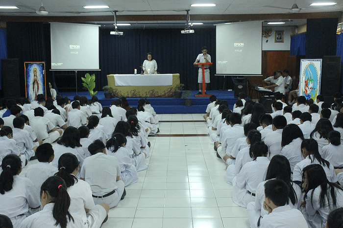 Ibadat Kelas IX C Bersama Ibu  Yovita Setyaningrum