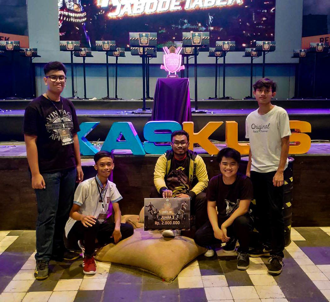 SMA Pondok Daun - Tim eSports Free Fire SMA Pondok Daun Meraih Juara Ketiga pada KASKUS Battlegroung Owsem 2019