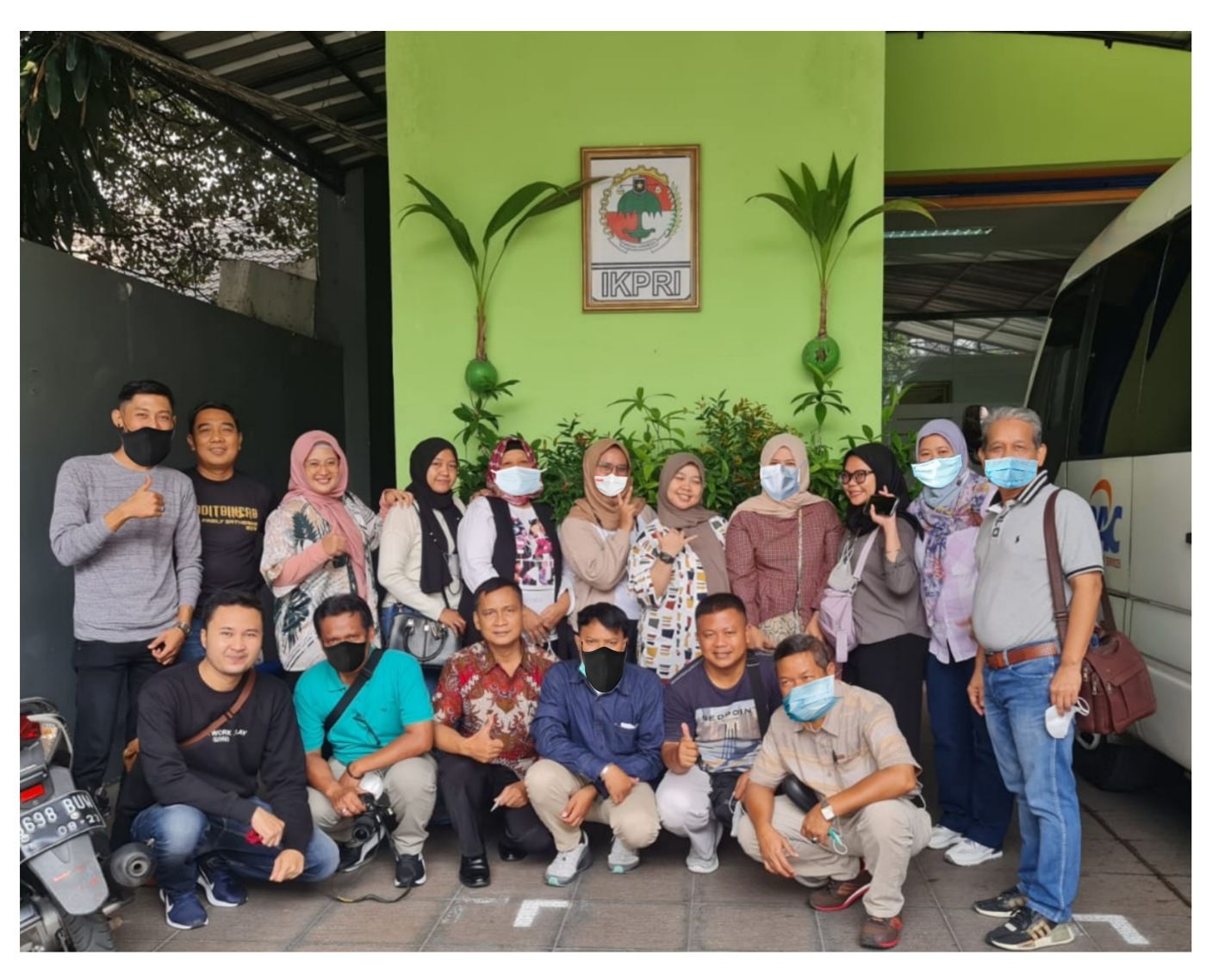 Karyawan IKPRI Kondangan ke Sukabumi
