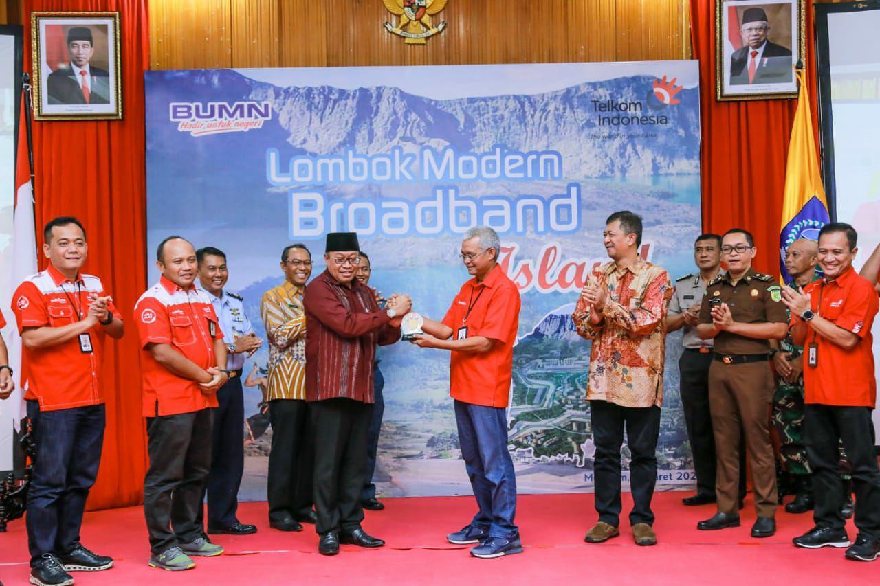 Lombok Modern Broadband Island