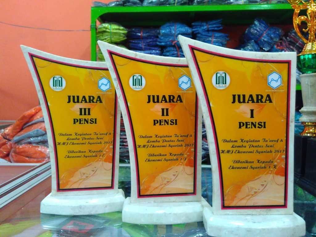 Raja Plakat Bandung I Bikin Plakat Piala Langsung Pengrajin