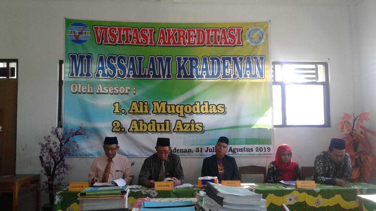 AKREDITASI DI MI TAHFIDZ ASSALAM KRADENAN 
