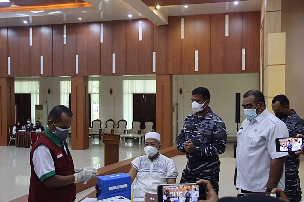 Guspurla Koarmada III Laksanakan Serbuan Vaksin di Pulau Buru