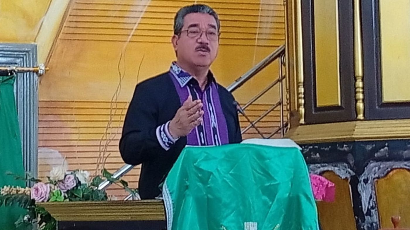 Dari Mimbar Gereja ke Tenda Pengungsian, Gubernur Tegaskan Kariu Tidak Boleh Terlupakan