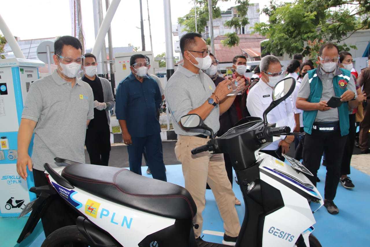 Sekda Launching SPKLU Pertama di Maluku - Malut