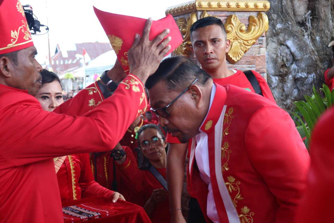 Gubernur Kembali Didapuk Gelar Adat “Vis Bad” di Maluku Tenggara 