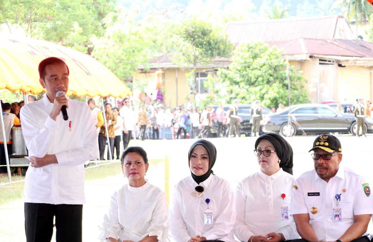 Presiden Tinjau Posko Pengungsi Pasca Gempa di Ambon   