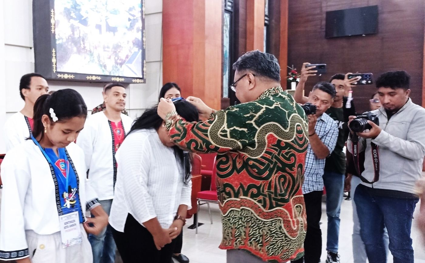 PJ.Walikota Lepas Kontingen Kota Ambon Berkompetisi di Pesparawi XI Maluku