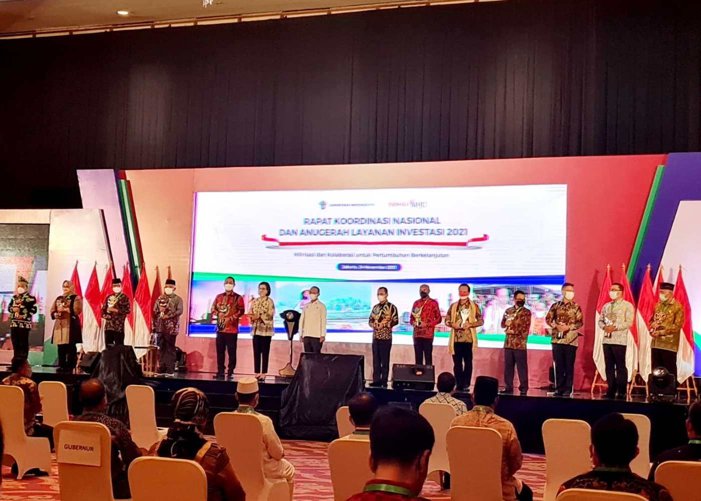 Maluku Terima Penghargaan Anugerah Layanan Investasi Terbaik 2021 Dari Presiden