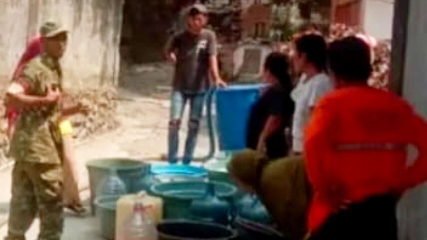 Kemarau Tekan Pasokan Air, TNI Salurkan 2.500 Liter untuk Warga Batu Merah Ambon