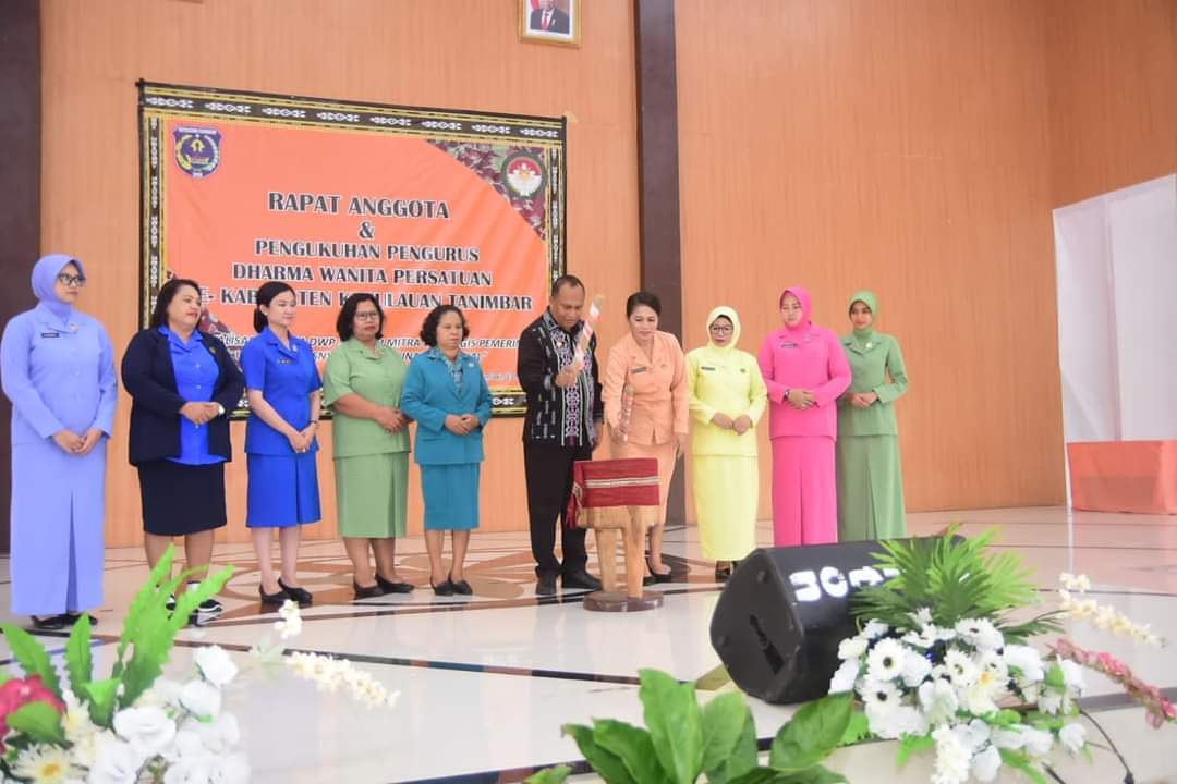 Sekda KKT Hadiri Rapat Anggota dan Pengukuhan Pengurus DWP Kabupaten Kepulauan Tanimbar 