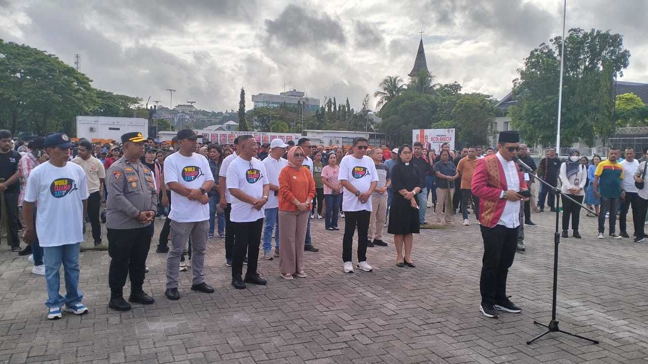 Wali Kota Ambon Resmikan 9 Truk Sampah, Target Dua Tahun Atasi Persoalan Lingkungan