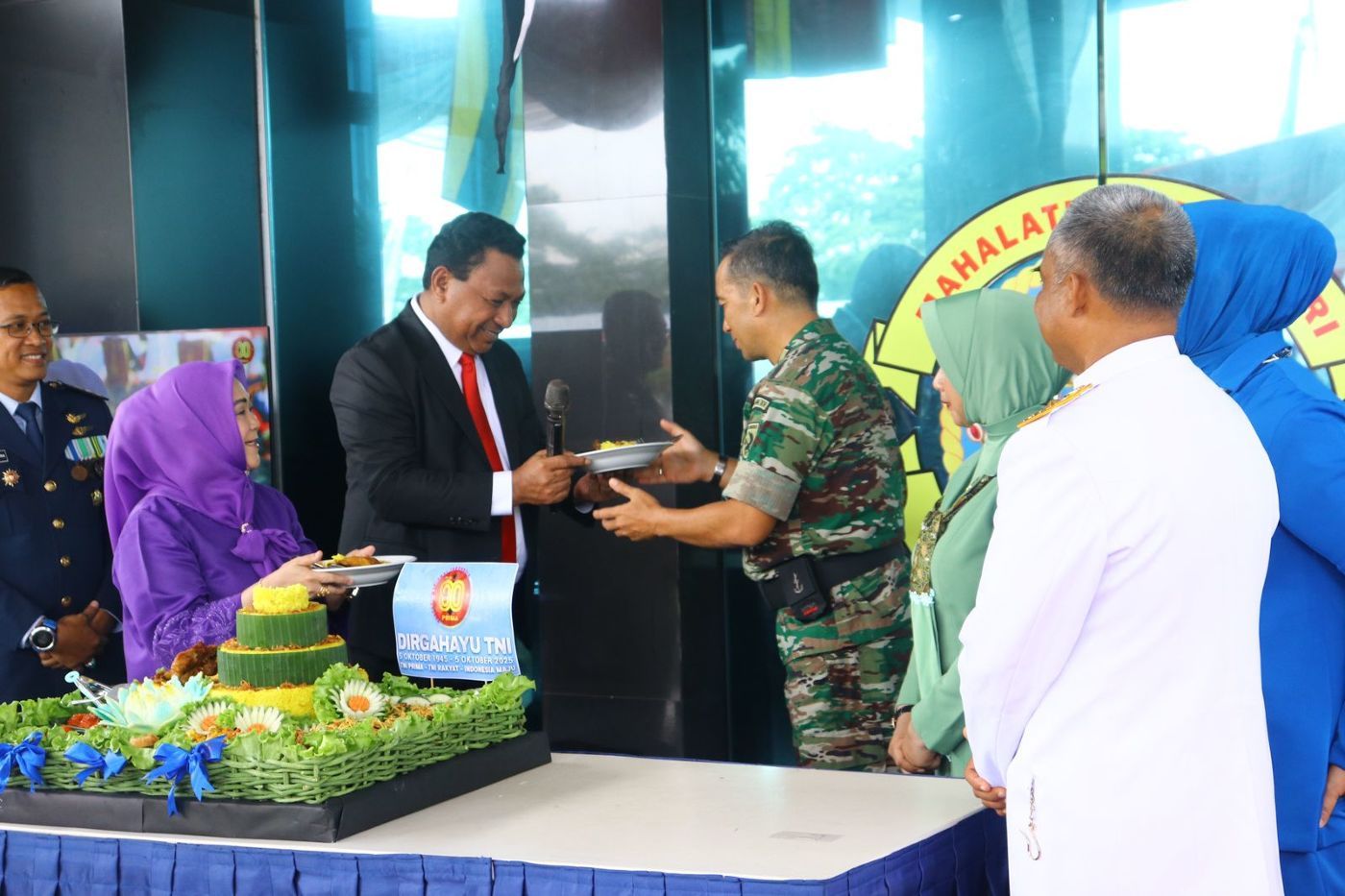 Wagub Maluku Ajak TNI Perkokoh Kemanunggalan dengan Rakyat di HUT ke-80